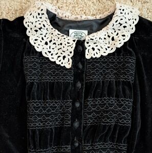 Vintage 80s 90s Laura Ashley Black Velvet Dress with White Lace Collar Size 10